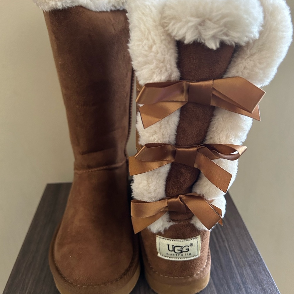 UGG women’s tall boots size 6 with bows